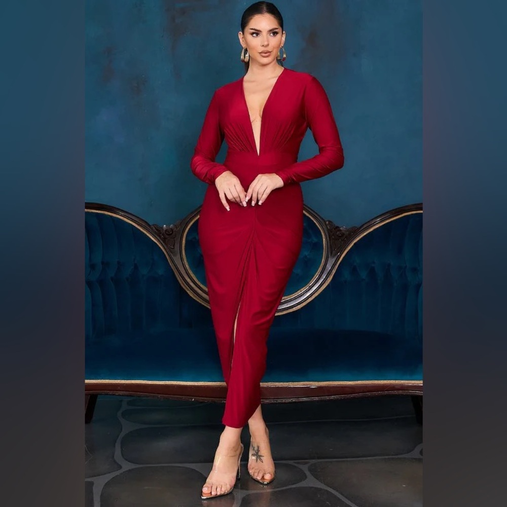NWT Her Bottari Burgundy Bodycon Dress – Deep V Neck Ruched Midi Dress